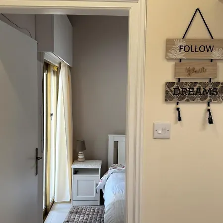 Center, 5 Min To Beach, Fully Renovated Larnaca