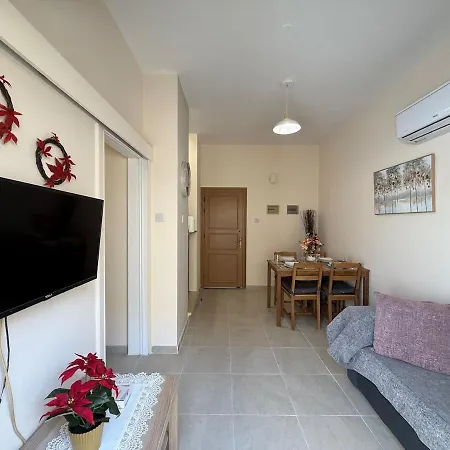 Center, 5 Min To Beach, Fully Renovated Appartamento Larnaca