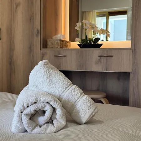 Center, 5 Min To Beach, Fully Renovated Appartamento *