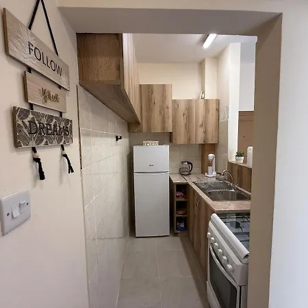 Appartamento Center, 5 Min To Beach, Fully Renovated