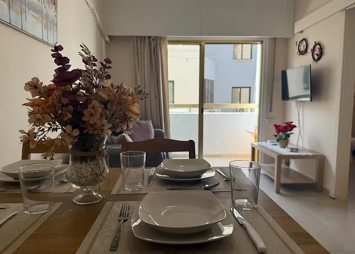 아파트 One-bedroom Next To Radisson Blu 라르나카