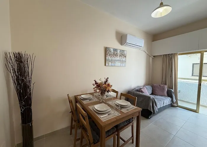 One-bedroom Next To Radisson Blu * 라르나카