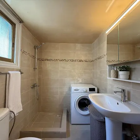 Center, 5 Min To Beach, Fully Renovated شقة لارنكا